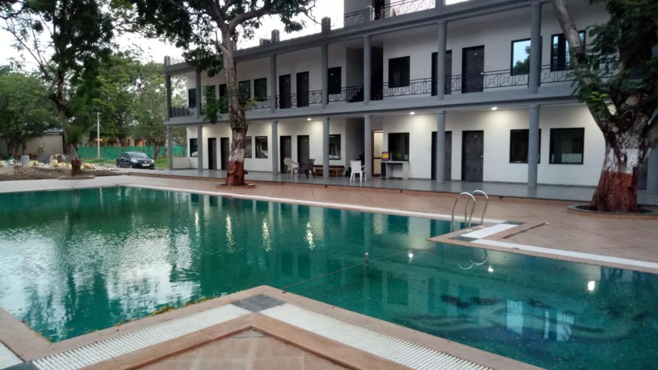 Laxmi Film City Resort Vadodara Exterior foto